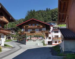 Sunlit Farmhouse near Hochzillertal Ski Area in Tyrol Dış Mekan