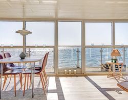 Sunlit Holiday Home in Bornholm near Sea Yerinde Yemek