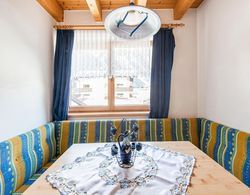 Sunlit Apartment near Ski Area in Längenfeld Yerinde Yemek