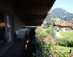Sunlit Apartment near Ski Area in Tyrol Oda Düzeni