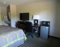 Super 8 by Wyndham Fort Myers Genel