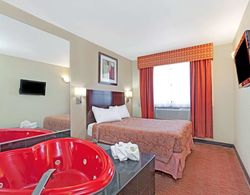 Super 8 by Wyndham Long Island City LGA Hotel Genel