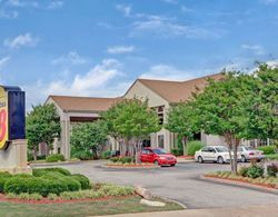 Super 8 by Wyndham Olive Branch Genel