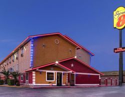 Super 8 by Wyndham San Antonio/I-35 North Genel