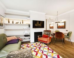 Super Convenient one bed Apartment With Terrace Just off Kensington High Street Oda Düzeni