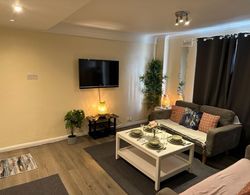 Superb 1-bed Private Family Apartment in Centre Oda Düzeni