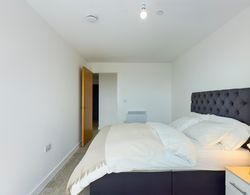 Superb 2BD Apartment in Salford With a View Mülk Olanakları