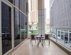 Superb & Homey 3BR Apartment In Downtown Dubai İç Mekan