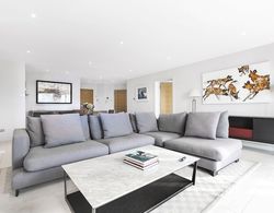 Supererior Modern Riverside Fulham Apartment With Balcony and 2 Parking Spaces Oda Düzeni