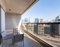 SuperHost - Elegant Apartment With Balcony in Downtown Oda Düzeni