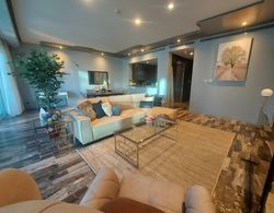 SuperHost - Fendi Apartment With Full Palm Jumeirah View Oda Düzeni