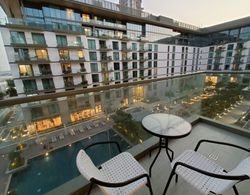 SuperHost - Spacious Apartment With Balcony In Sobha Hartland Oda Manzaraları