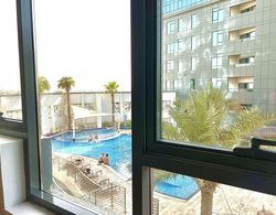 SuperHost - Apartment With Stunning Pool View in Business Bay Oda Manzaraları
