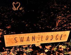 Swan Lodge With Hot Tub, Sauna and Treatments Dış Mekan