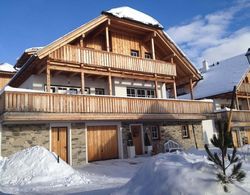 Swanky Chalet in Mauterndorf With Sauna & Home Theatre Dış Mekan