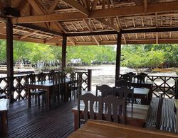 Talikud Island Mangrove Beach Resort Yerinde Yemek