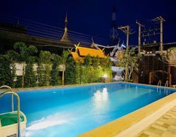 Tapae Place Hotel Chiangmai Havuz