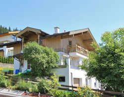 Tasteful Holiday Home in Hollersbach im Pinzgau With Garden Dış Mekan