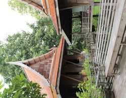 Thai Teak House Garden Homestay Dış Mekan