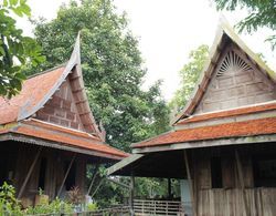 Thai Teak House Garden Homestay Dış Mekan