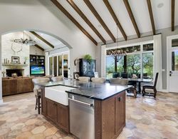 The Above Luxury Ranch Estate Oda