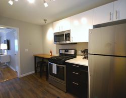 The Big Awesome 2BR 1BA Condo A - Includes Bi-weekly Cleanings w Linen Change Oda