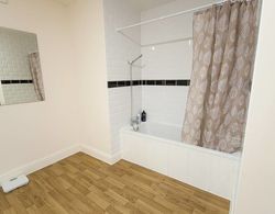 The Broadmead Forest - Spacious City Centre 3BDR Apartment Banyo Tipleri