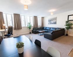 The Broadmead Forest - Spacious City Centre 3BDR Apartment İç Mekan