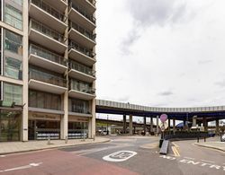 The Canary Wharf Secret - Glamorous 2bdr Flat w Terrace and Parking Oda