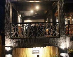 The Cavern Pod Hotel & Specialty Café - Hostel Dış Mekan