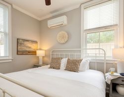 The Chapel Carriage House Suite B by Avantstay Gorgeous Character Home in Historic DT w/ Hot Tub İç Mekan