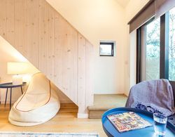 The Cliffside Chalet - Warm & Modern 3bdr Riverside Home İç Mekan