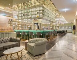 The Emerald House Lisbon, Curio Collection By Hilton Genel
