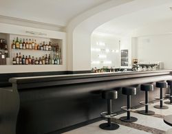 The First Luxury Art Bar