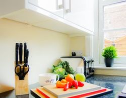 The Gathering Chester 1 Sleeps 14 Very Close to City Centre Racecourse Within Walls Mutfak