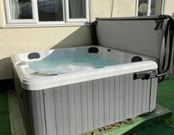 The Hideout With Hot Tub Buxton Oda