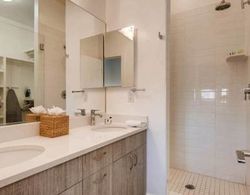 The Highland Square Experience Lohi Townhome With Hot Tub Banyo Tipleri