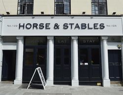 The Horse & Stables Öne Çıkan Resim