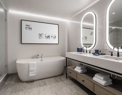 The Morrow Washington Dc, Curio Collection By Hilton Banyo Tipleri