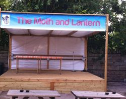 The Moth and Lantern Dış Mekan