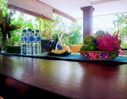 The Nenny Bali Villa Family Home Rentals Seminyak Kahvaltı
