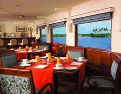 The Oberoi Vrinda, Luxury Kerala Cruiser Yerinde Yemek