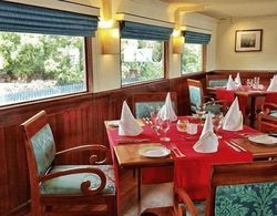 The Oberoi Vrinda, Luxury Kerala Cruiser Yerinde Yemek