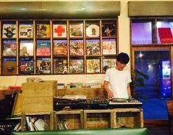 The Pax Hostel, Cafe & Records Genel