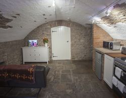 The Priory Cellars Abbots Leigh İç Mekan