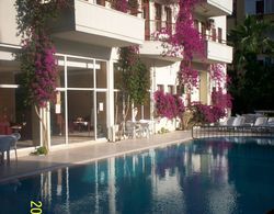 The S Aparts & Suites Hotel Havuz