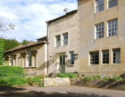 The School Rooms Estate Genel