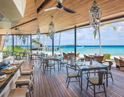 The St. Regis Maldives Vommuli Resort Yeme / İçme