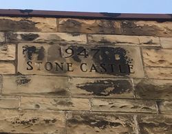 The Stone Castle - With Private Yard & Parking, Near Falls & Casino by Niagara Hospitality Dış Mekan