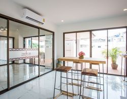 The Suites Apartment & Residence Phuket Yerinde Yemek